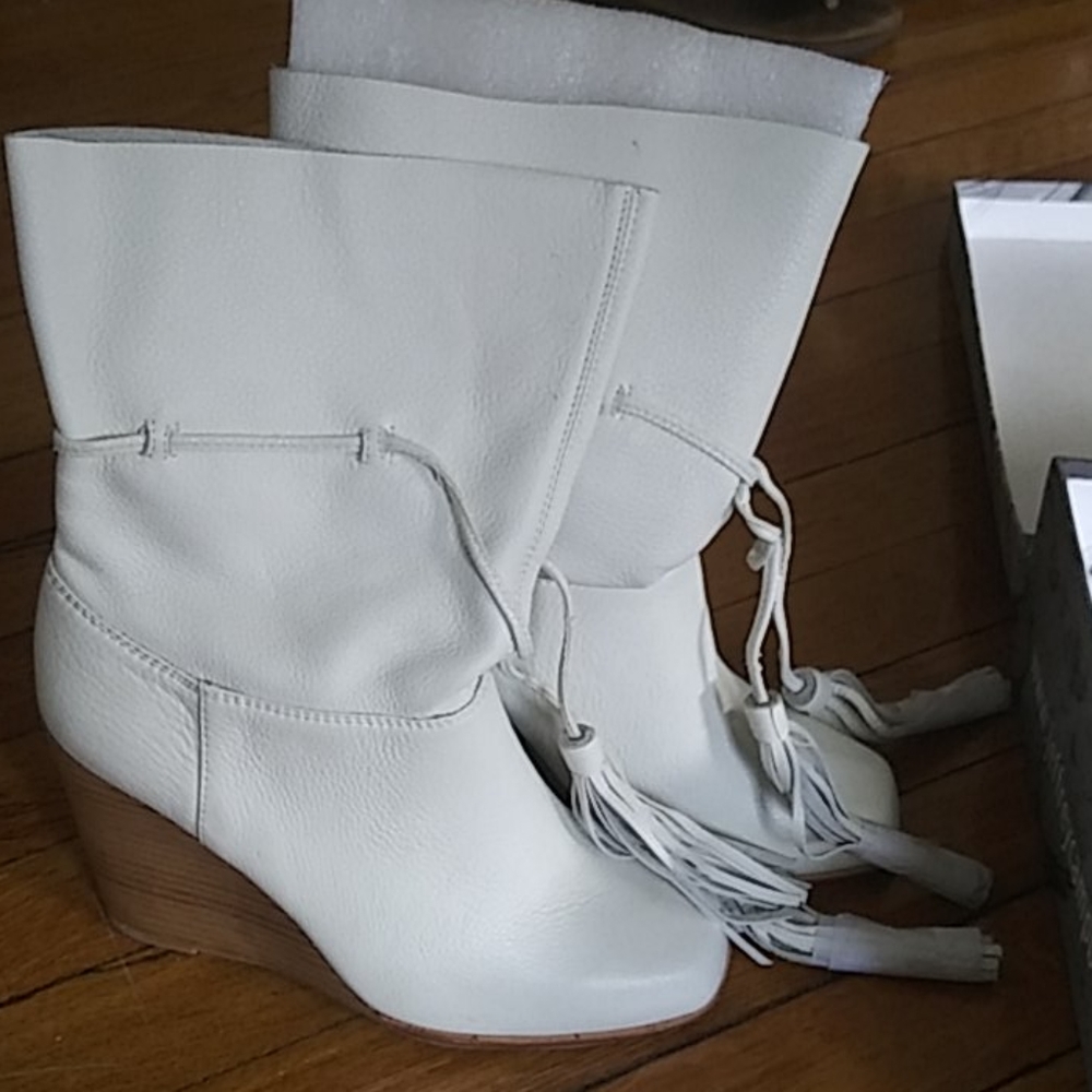 Jeffrey Campbell Larusso White boot 8